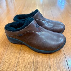 Merrell Shoes Encore Ice Womens 6 Smooth Bug Brown Clogs Leather Fur J66618